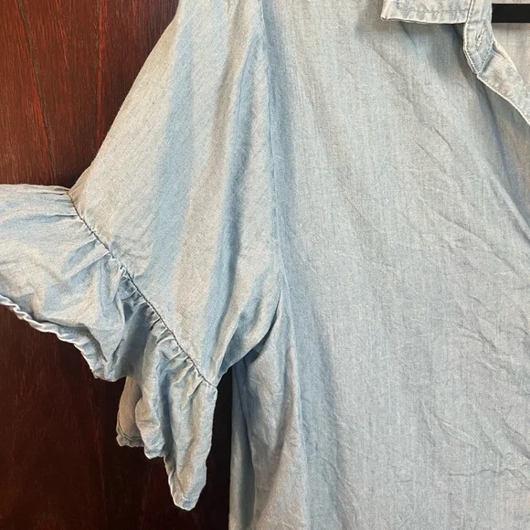 beachlunchlounge Womens Collared Ruffle Trim Button Up Denim Shirt Blue S/P - Picture 2 of 4